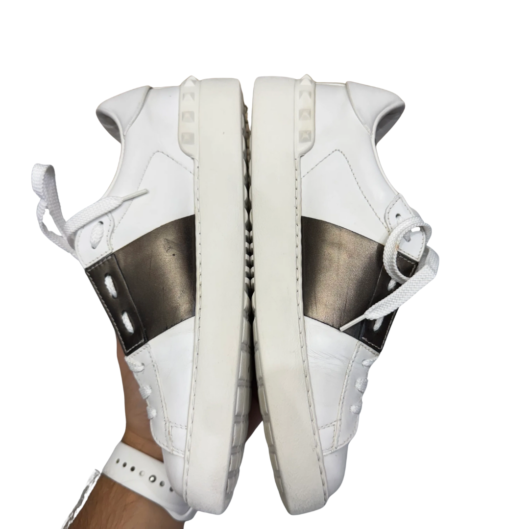 Valentino Garavani Rockstud (White) (Womens)