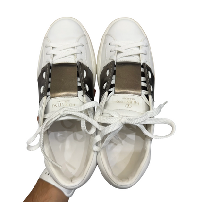 Valentino Garavani Rockstud (White) (Womens)