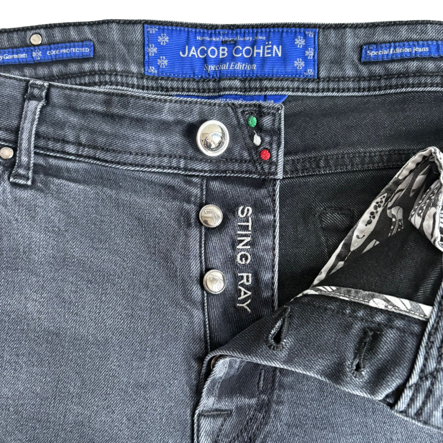 Jacob Cohën Sting Ray Slim Fit Jeans (Black)