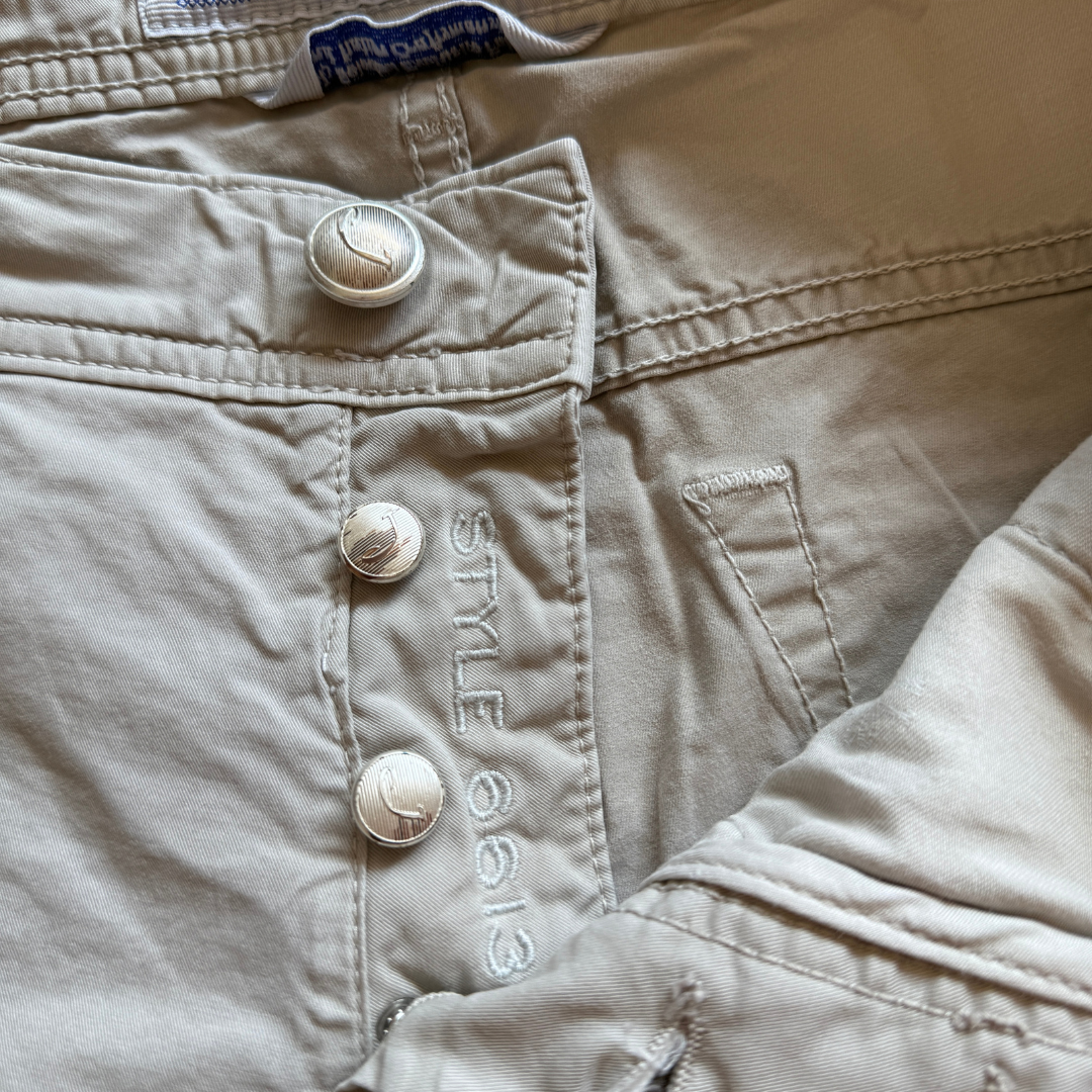 Jacob Cohën 6613 Shorts (Cream)