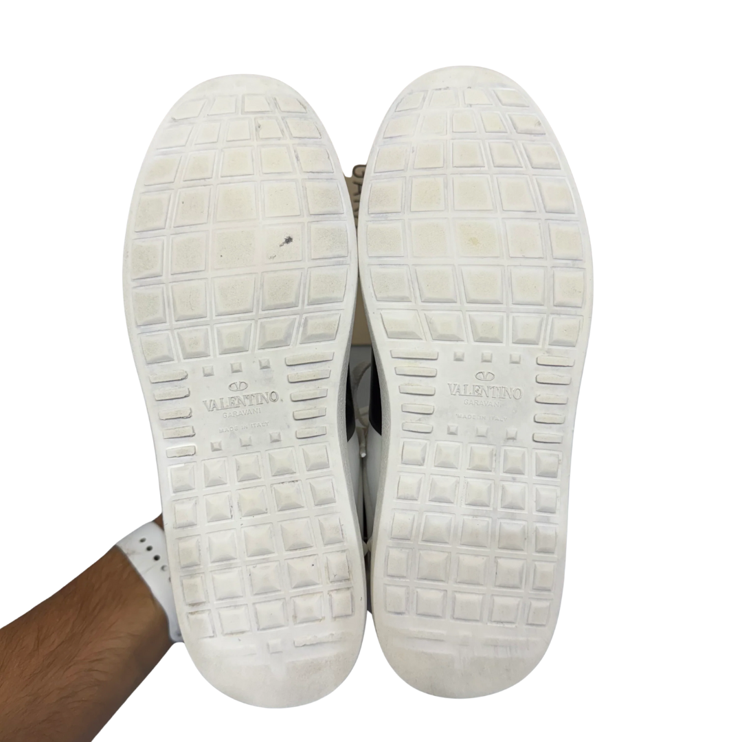 Valentino Garavani Rockstud (White) (Womens)